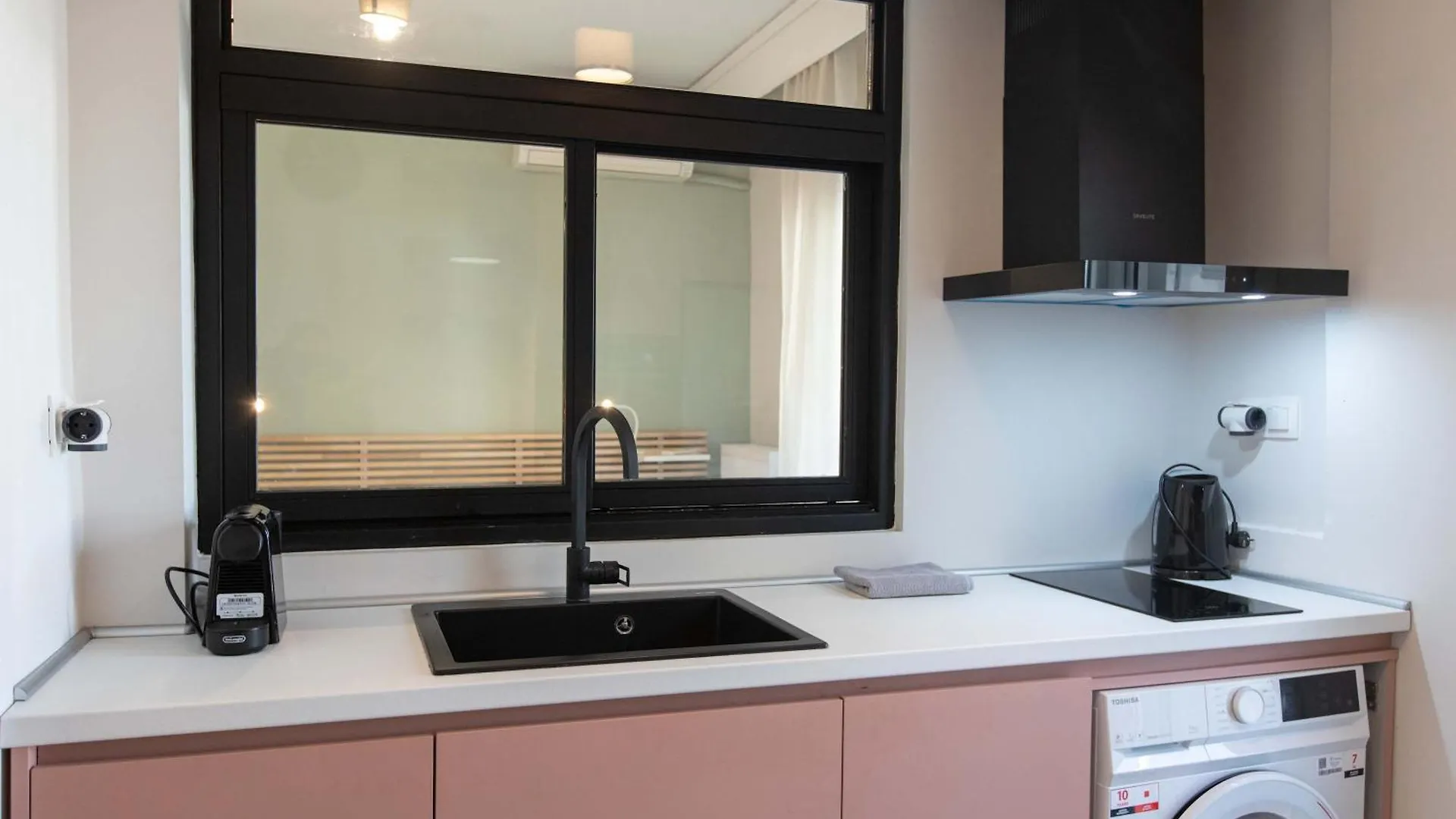 New Cozy Apt With Balcony Close To Analipsi Metro Salonicco 0*,  Grecia